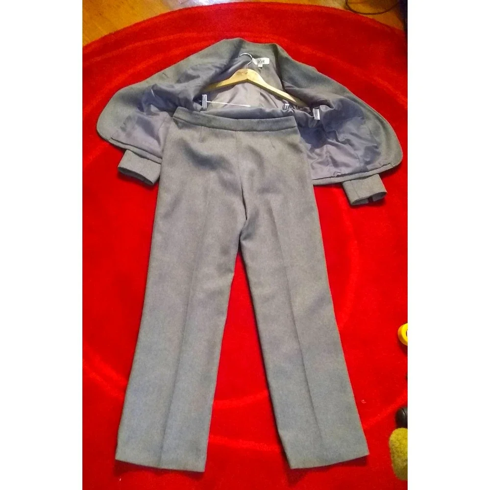 LeSuit herringbone suit in Gray - Sz 8 - Picture 6 of 8